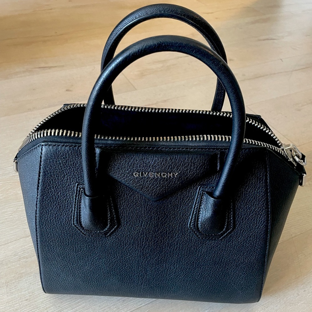Givenchy Small Antigona Bag in Black